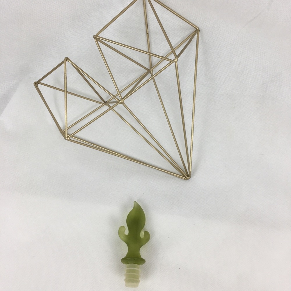 Green Flame Lucite Bottle Wine Stopper Topper
